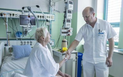 V jindřichohradecké nemocnici lékaři pacientce úspěšně odstranili 19 kg těžký nádor. Jde o největší nádor tohoto typu na světě